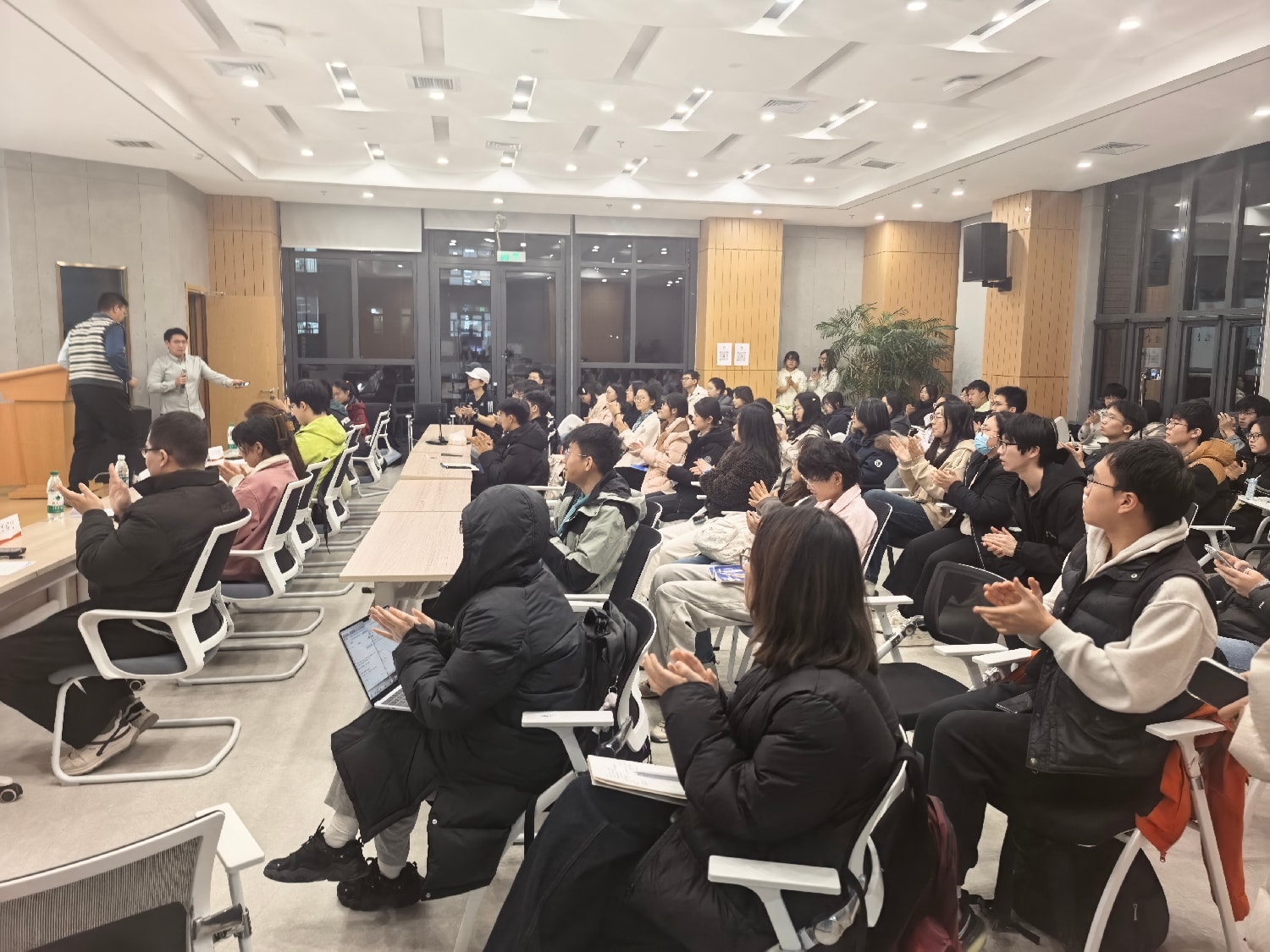 中央民族大学校园技术沙龙现场